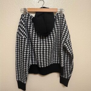 By Anthropologie Kathie Houndstooth
Turtleneck Sweater size M
